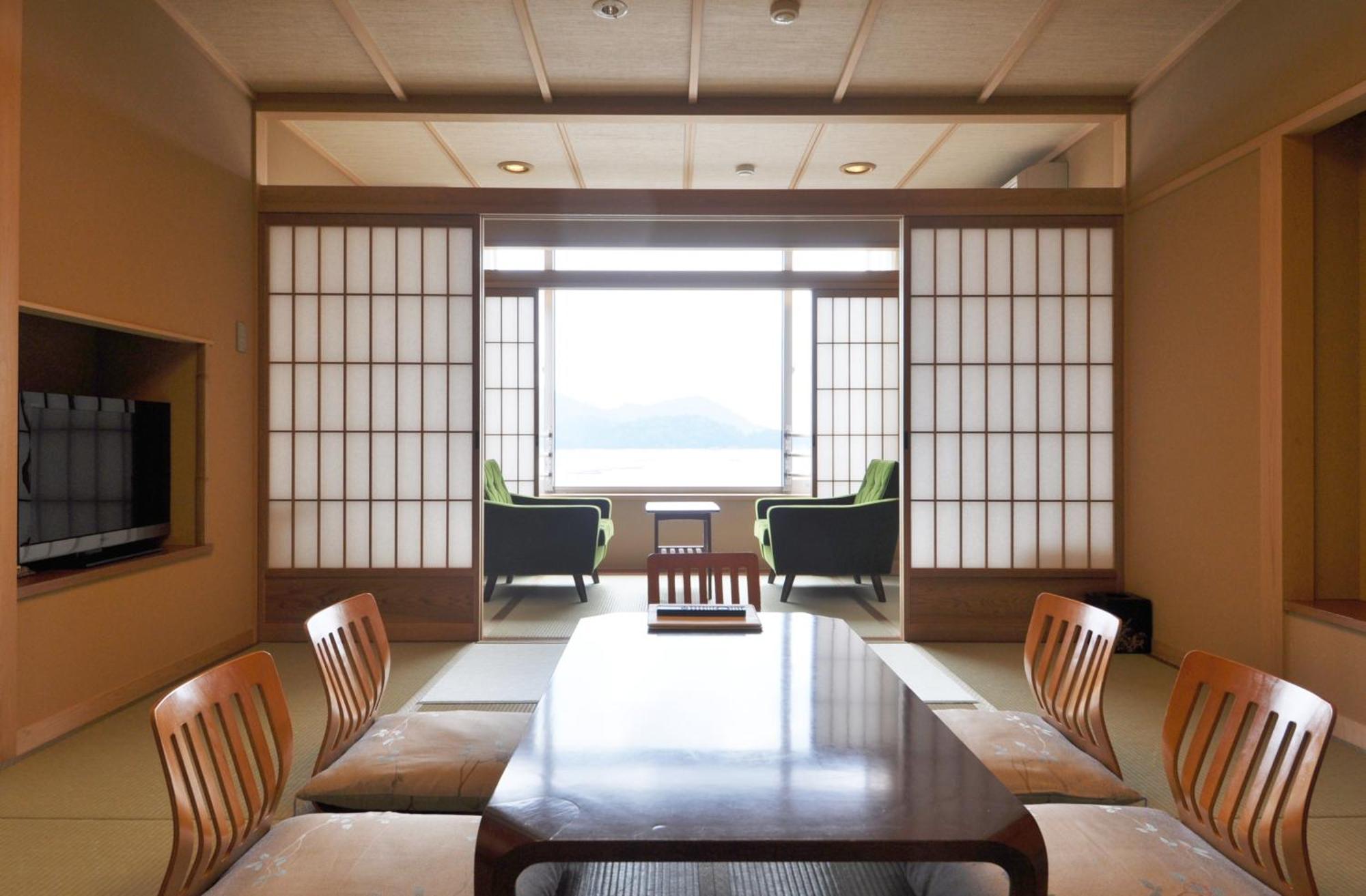 Miyahama Grand Hotel Hatsukaichi Extérieur photo